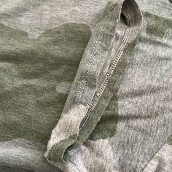 American Eagle Top - Picture 6 of 7